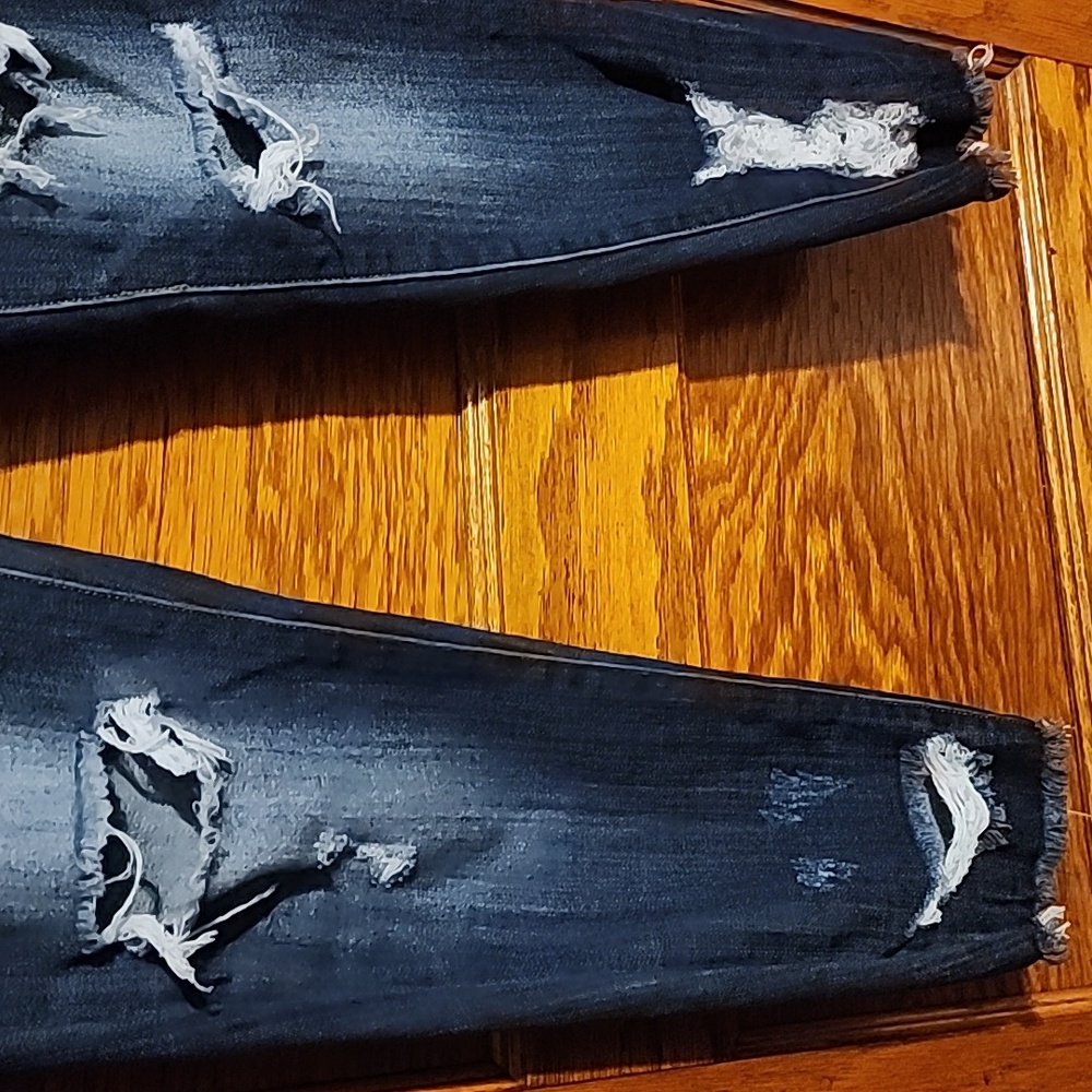 Women's Distressed Skinny Jeans - Dark Blue - Picture 3 of 10
